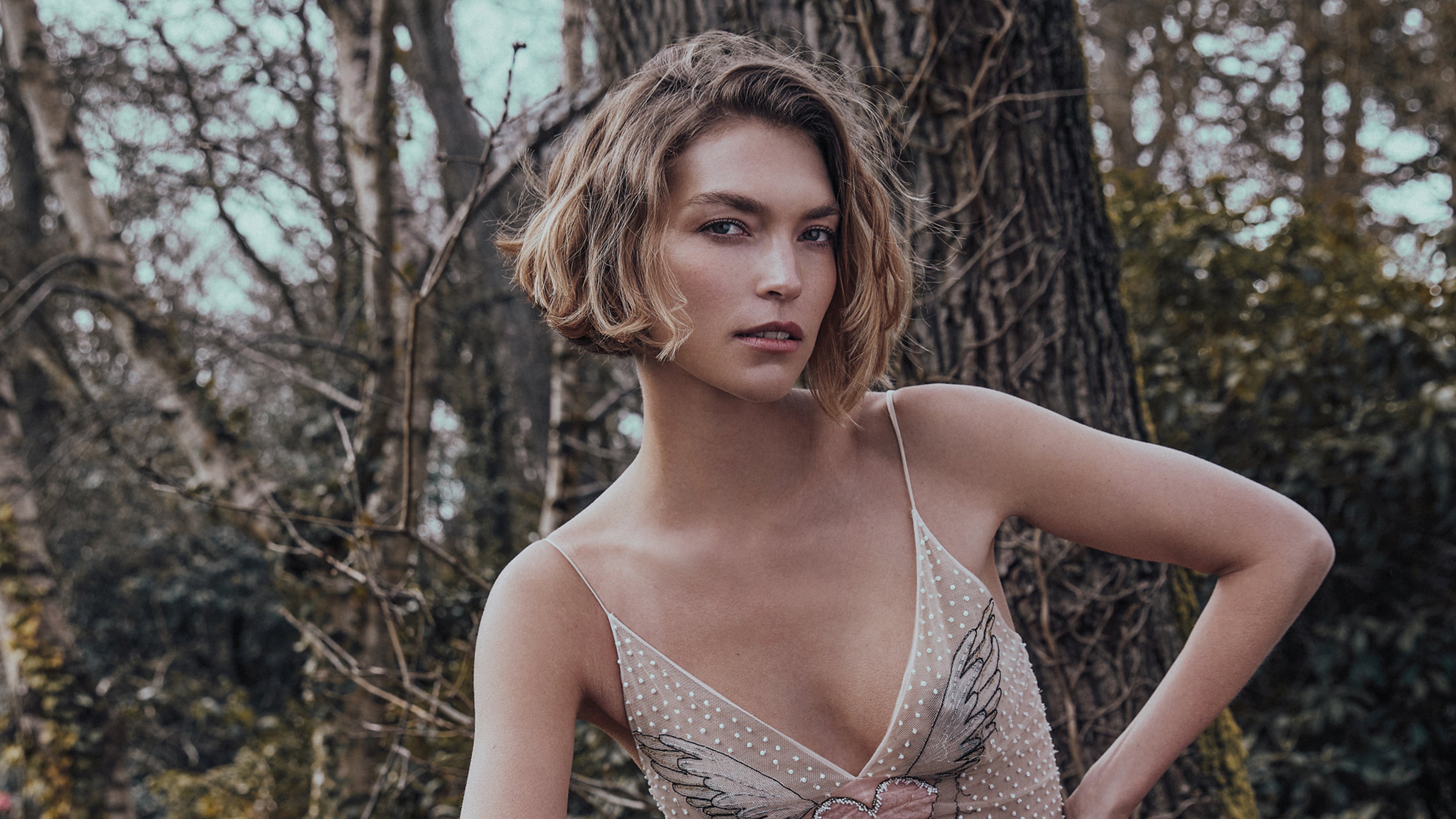 Arizona-Muse-wears-a-selection-of-Fabergé-jewels-in-the-cover-shoot-for-the-May-June-issue-of-Country-&-Town-House