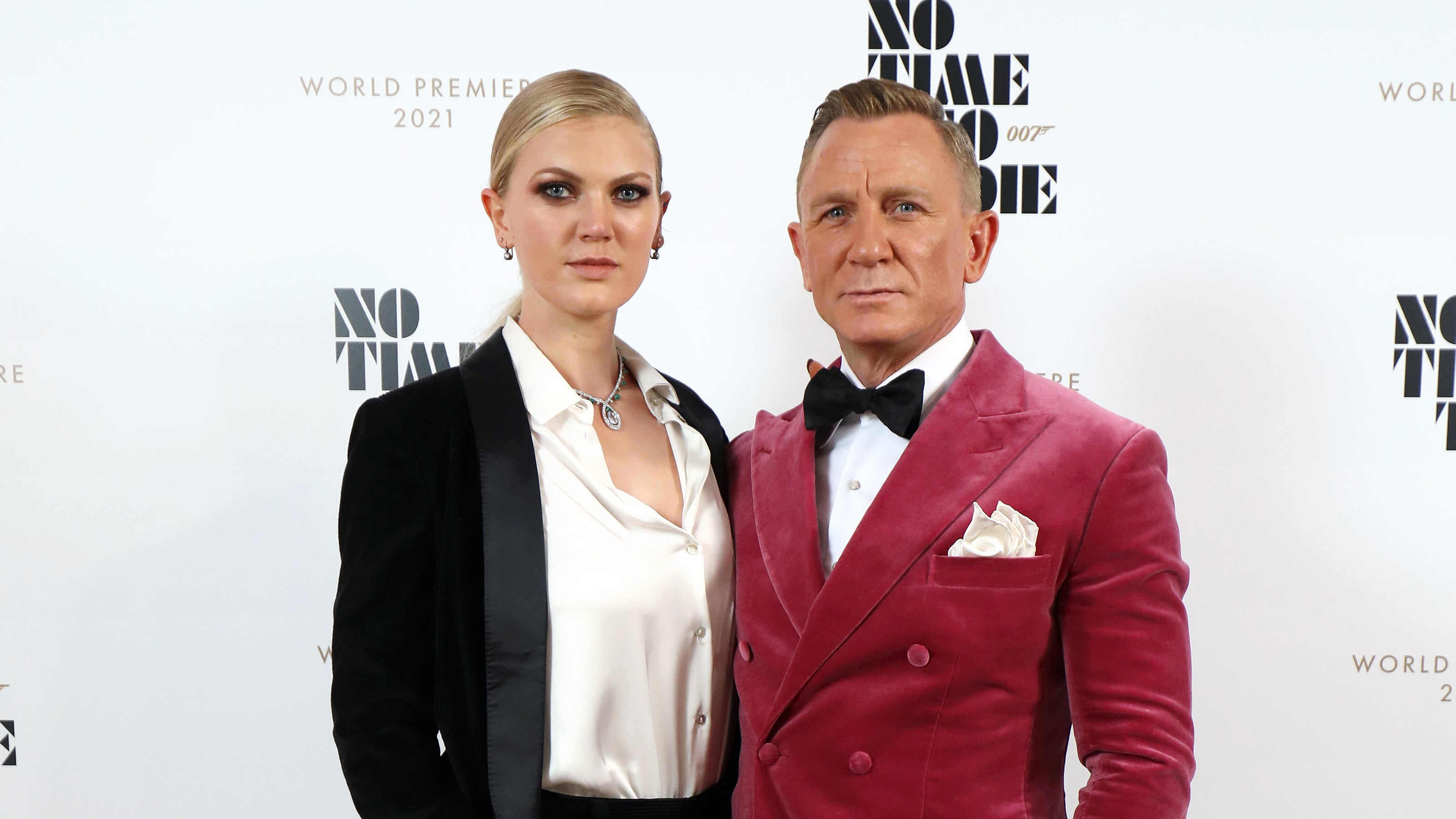 Ella-Loudon-Fabergé-Treasures-New-Romanov-Necklace-premiere-James-Bond-No-Time-To-Die