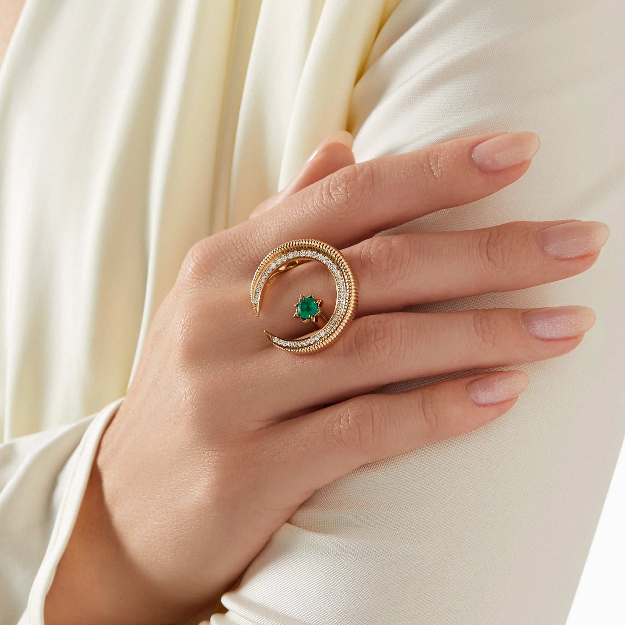 Hilal Yellow Gold Emerald & Diamond Ring | Fabergé