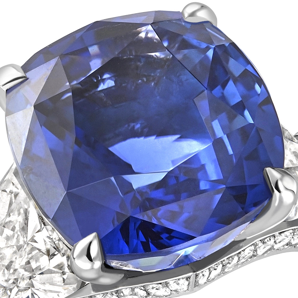 Platinum 10.03ct Cushion Cut Blue Sapphire Ring Set With Diamonds | Fabergé