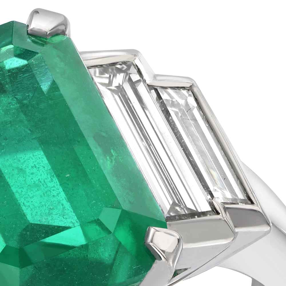 White Gold Emerald Cut Emerald & Baguette Step Down Ring | Fabergé