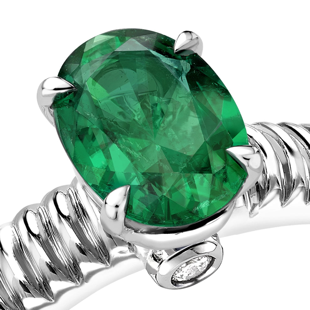 White Gold Emerald Fluted Ring | Fabergé