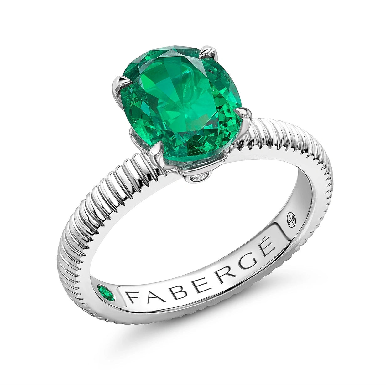 White Gold Emerald Fluted Ring Fabergé