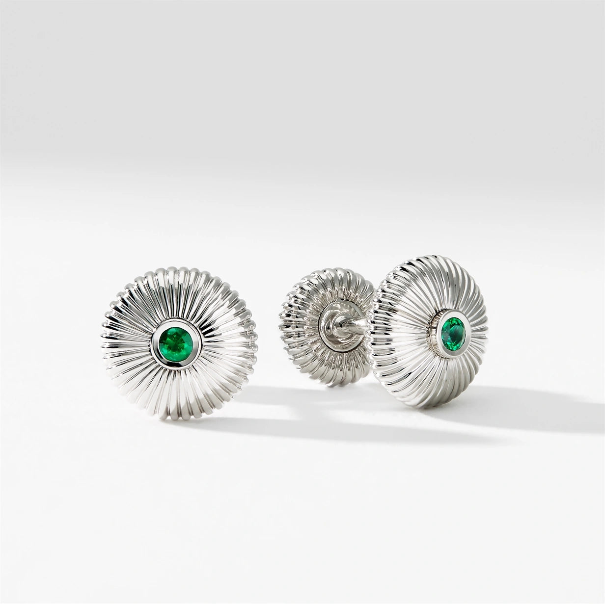 Colours of Love White Gold Emerald Fluted Round Cufflinks | Fabergé
