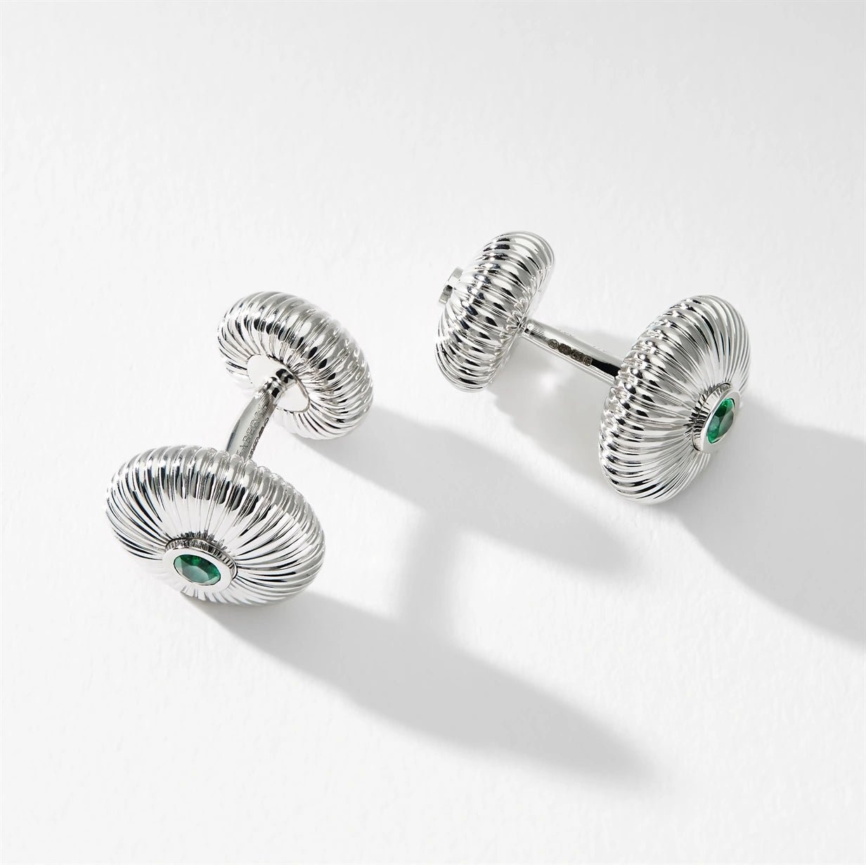 Colours of Love White Gold Emerald Fluted Round Cufflinks | Fabergé