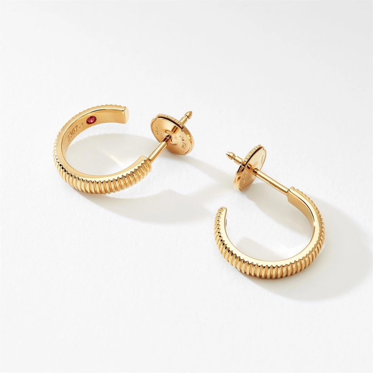 Yellow Gold Fluted Hoop Earrings | Fabergé