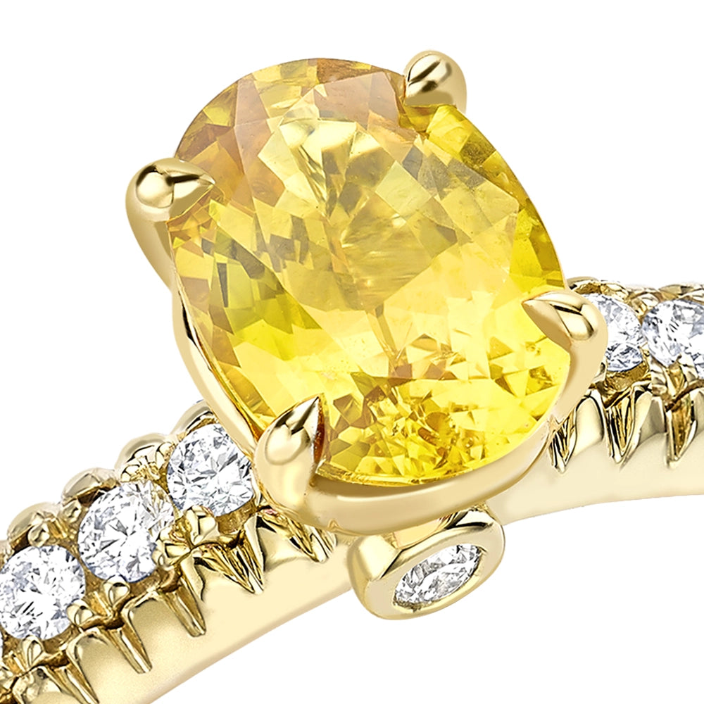 Yellow Gold Yellow Sapphire Fluted Ring with Diamond Shoulders | Fabergé