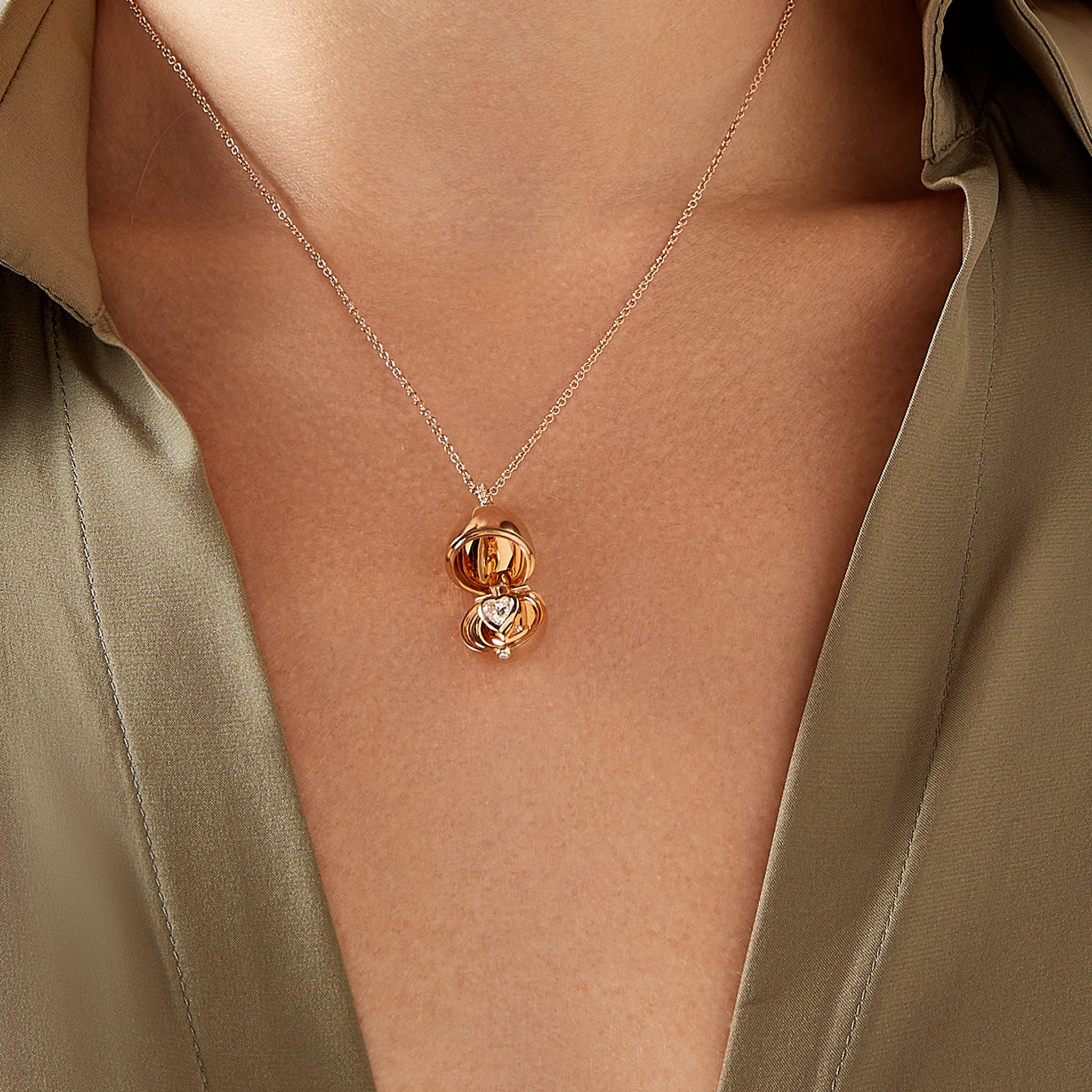 rose gold diamond heart locket | Fabergé