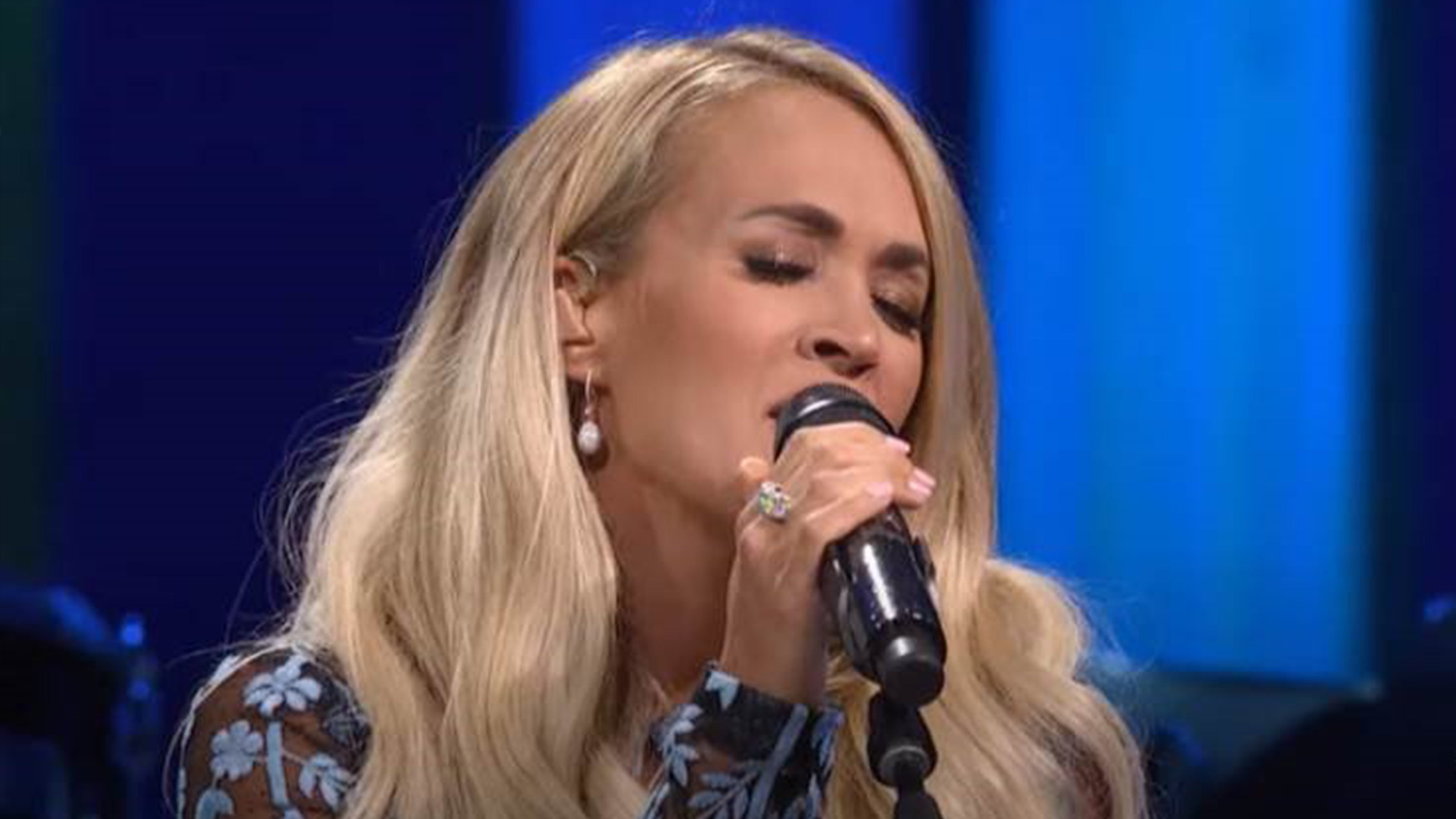 Carrie-Underwood-wears-the-Emotion-Diamond-Hoop-Drop-Earrings-and-Emotion-Diamond-Thin-Ring-performing-Grand-Ole-Opry