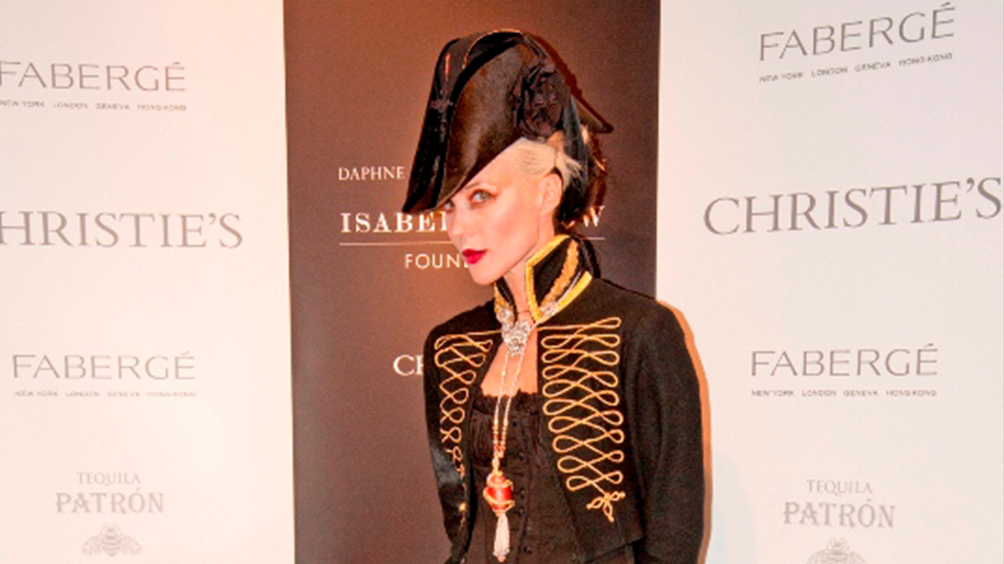 Daphne-Guinness-Fabergé-pink-guilloché-diamond-and-pearl-Serpent-Egg-Pendant-from-Les-Fameux-de-Fabergé-auction-of-The-Daphne-Guinness-Collection-Christie’s
