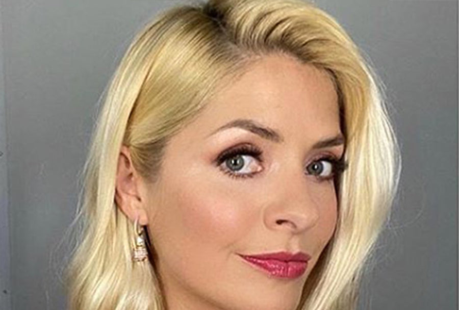 Holly-Willoughby-wearing-Spiral-Diamond-Rose-Gold-Earrings-and-Palais-Tsarskoye-Selo-18k-Rose-Gold-and-Diamond-Pink-Crossover-Ring-Dancing-on-Ice-live-results-26th-January-2020