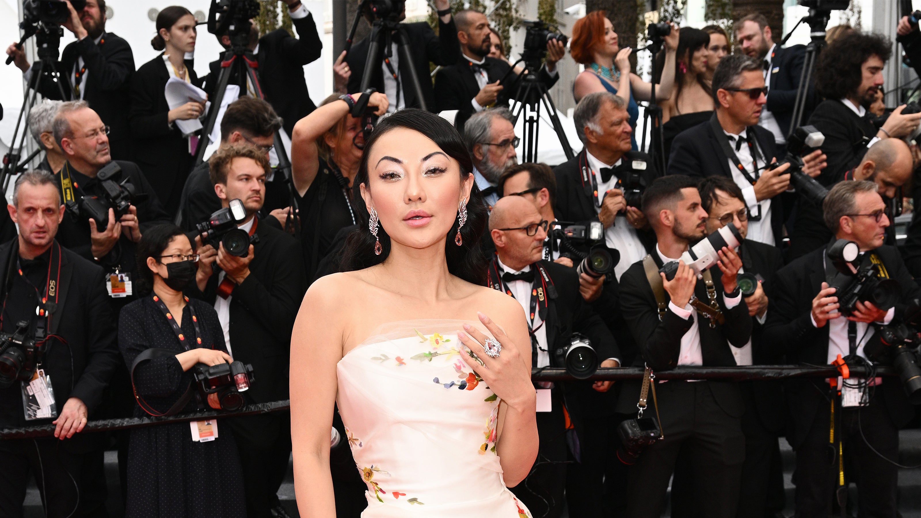 Jessica-Wang-Fabergé-x-James-Earrings-and-Ring-Top-Gun-Maverick-premiere