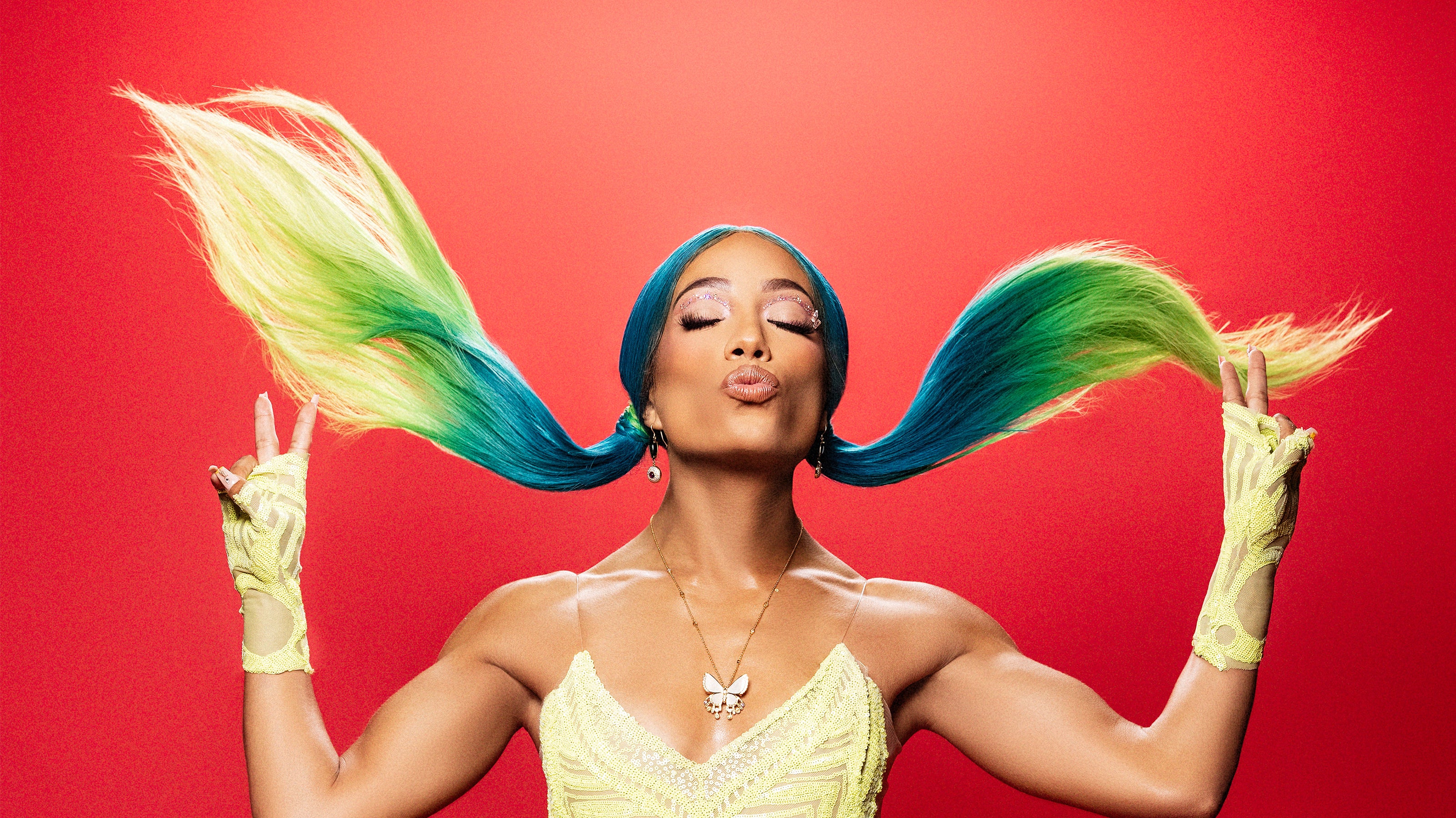 Sasha-Banks-Fabergé -James-Ganh-Butterfly-Pendant-Brooch-Nickelodeon Kids-Choice-Awards-2022